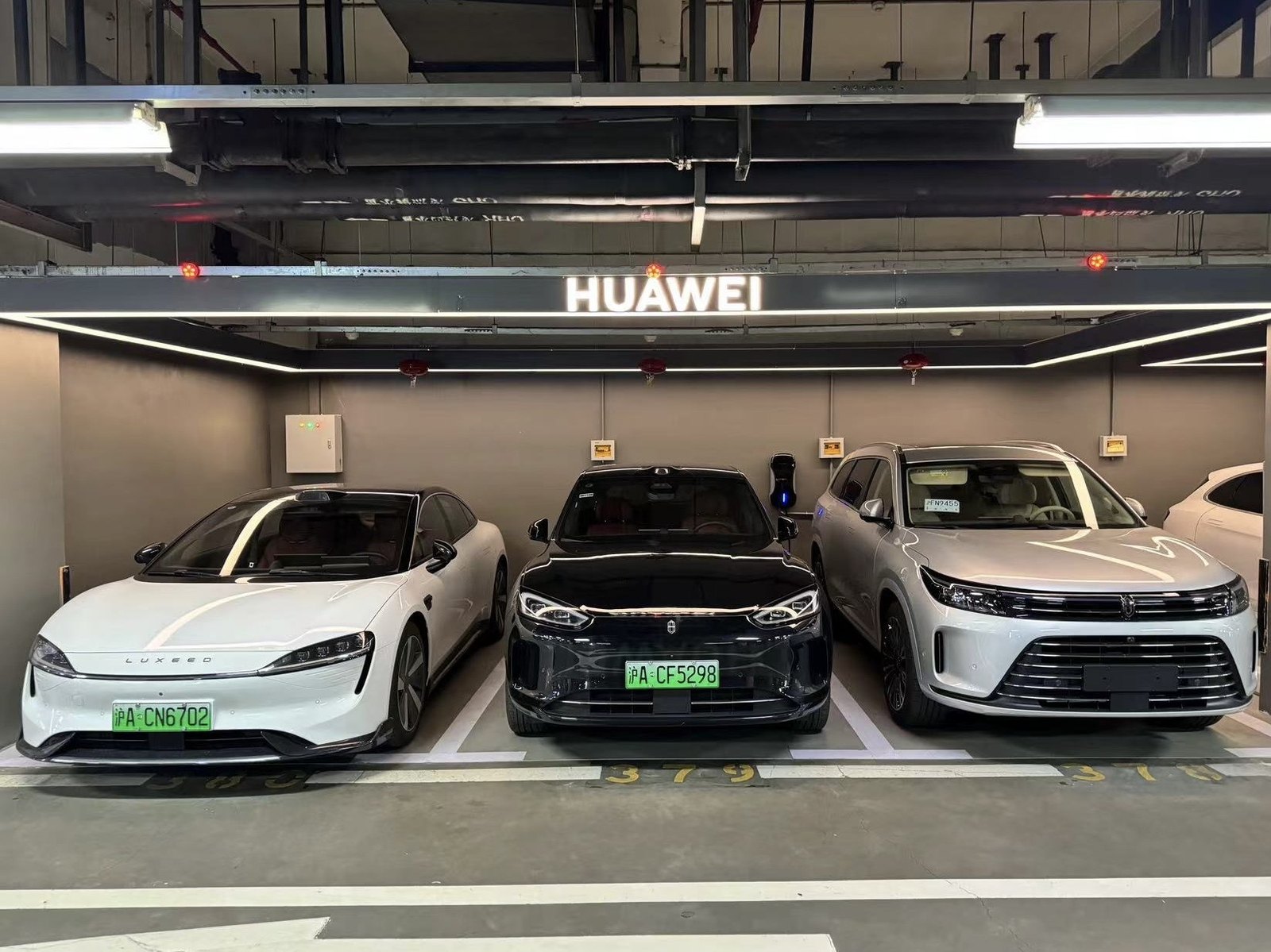 Aito M5 EREV — SUV (EREV) exterior view