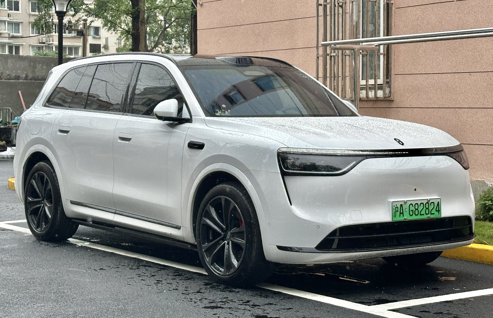 Aito M8 EREV — SUV (EREV)