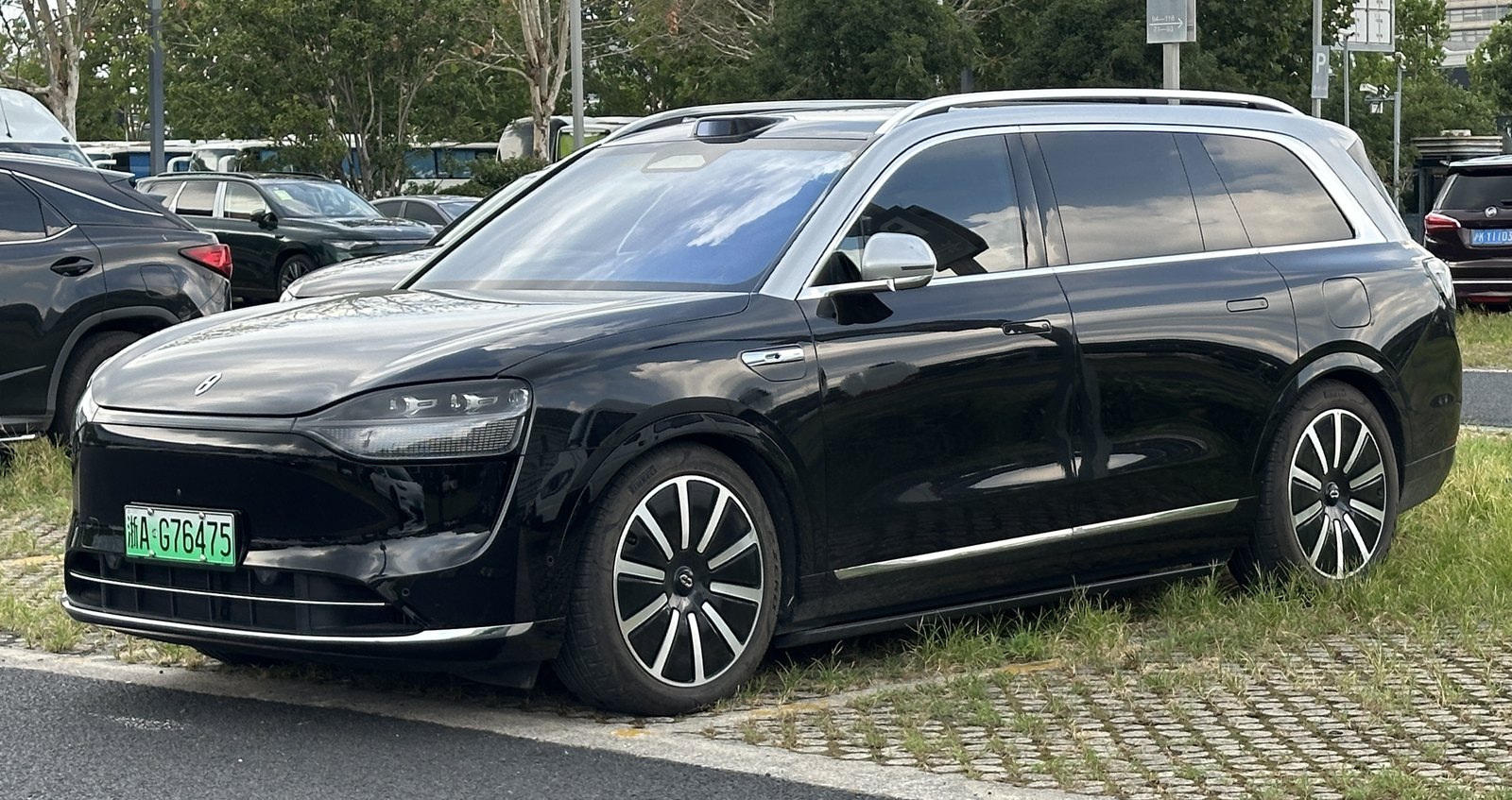 Aito M9 Ultimate — SUV (EREV) exterior view