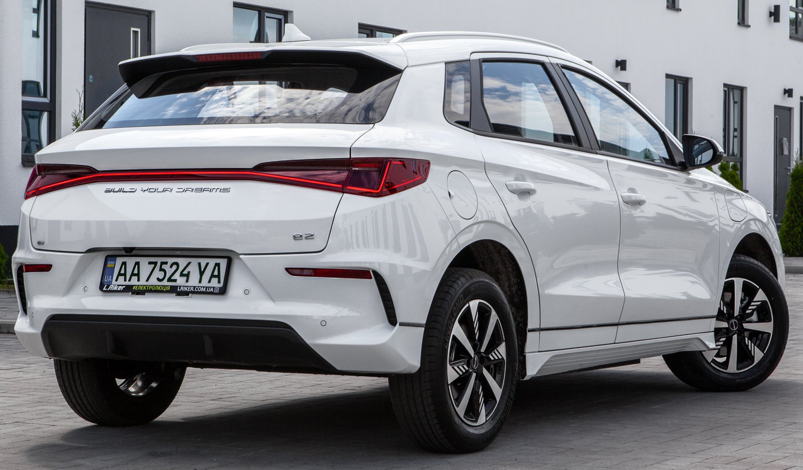 BYD E2 — Sedan (BEV)