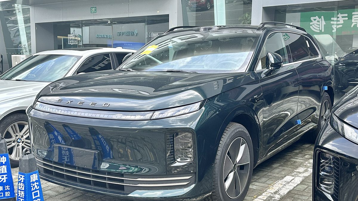 Exeed EX7 — SUV (EREV)
