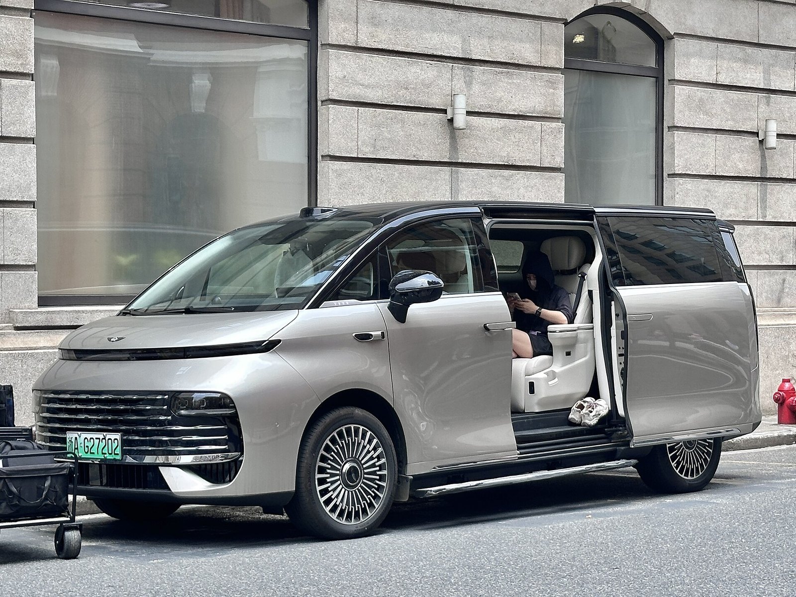 Geely Galaxy LEVC L380 — MPV (BEV)