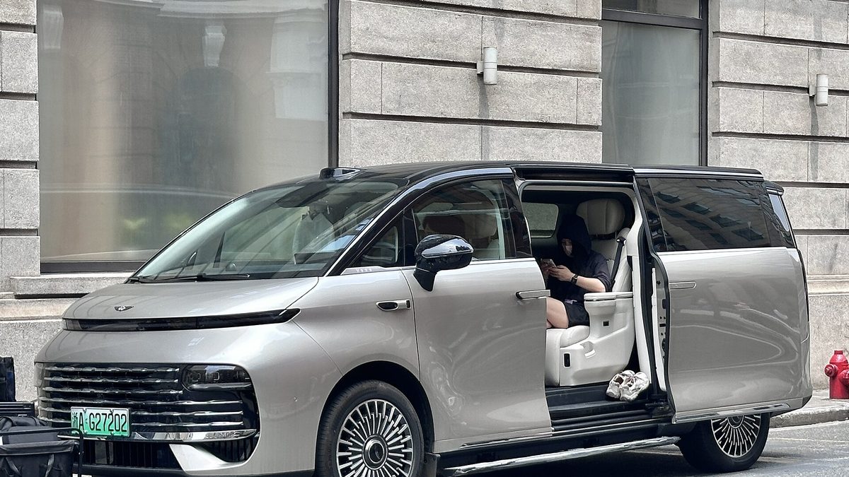 Geely Galaxy V900 — MPV (EREV)