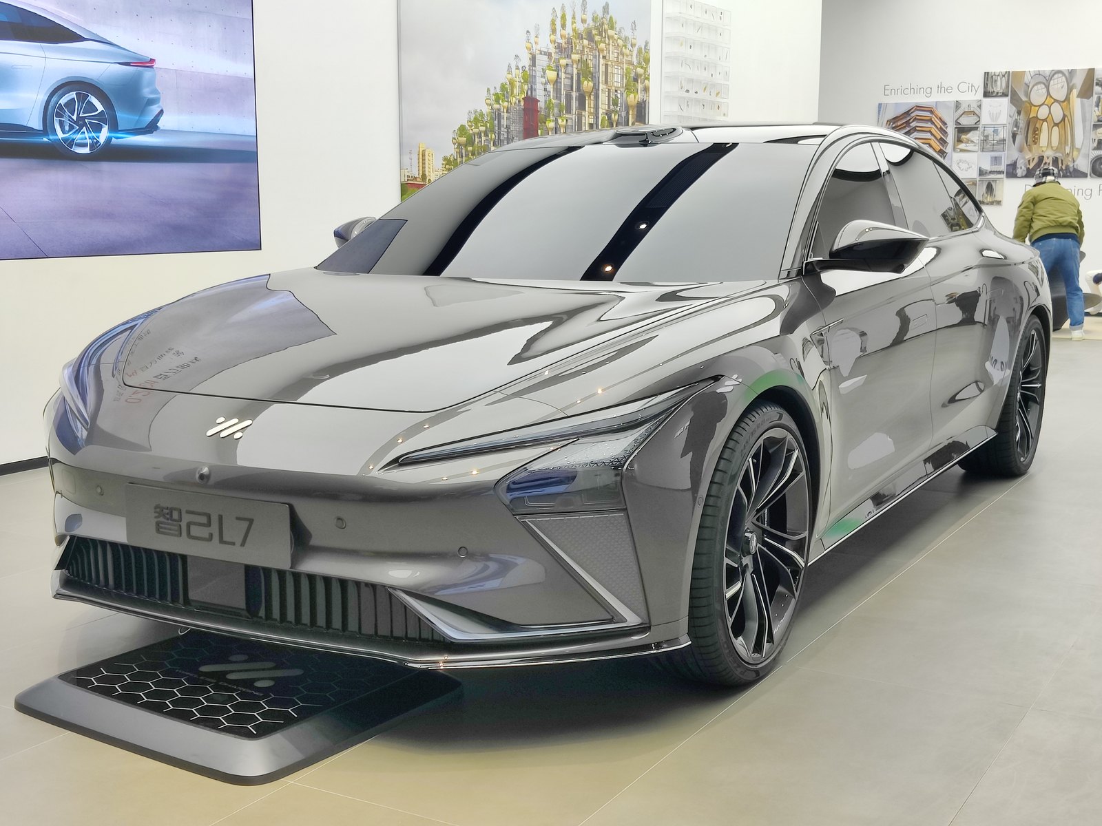 Im L7 — SUV (BEV)