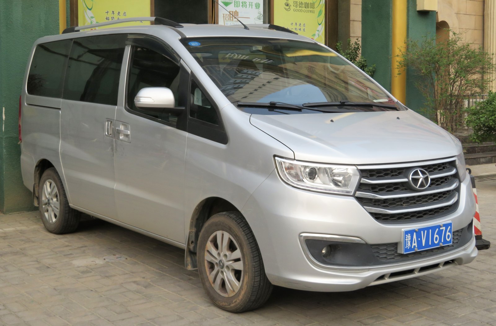 JAC Refine M3 — MPV (PHEV)