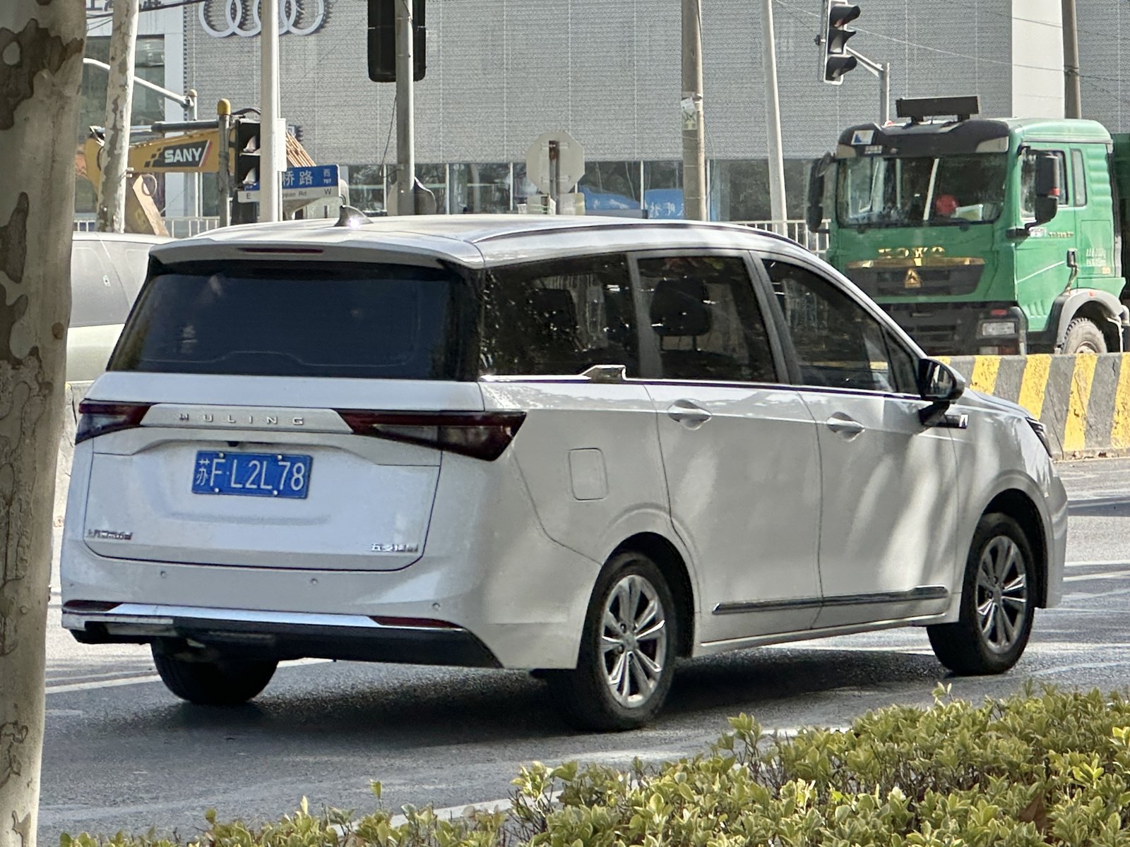 Wuling Jiachen — MPV (ICE)